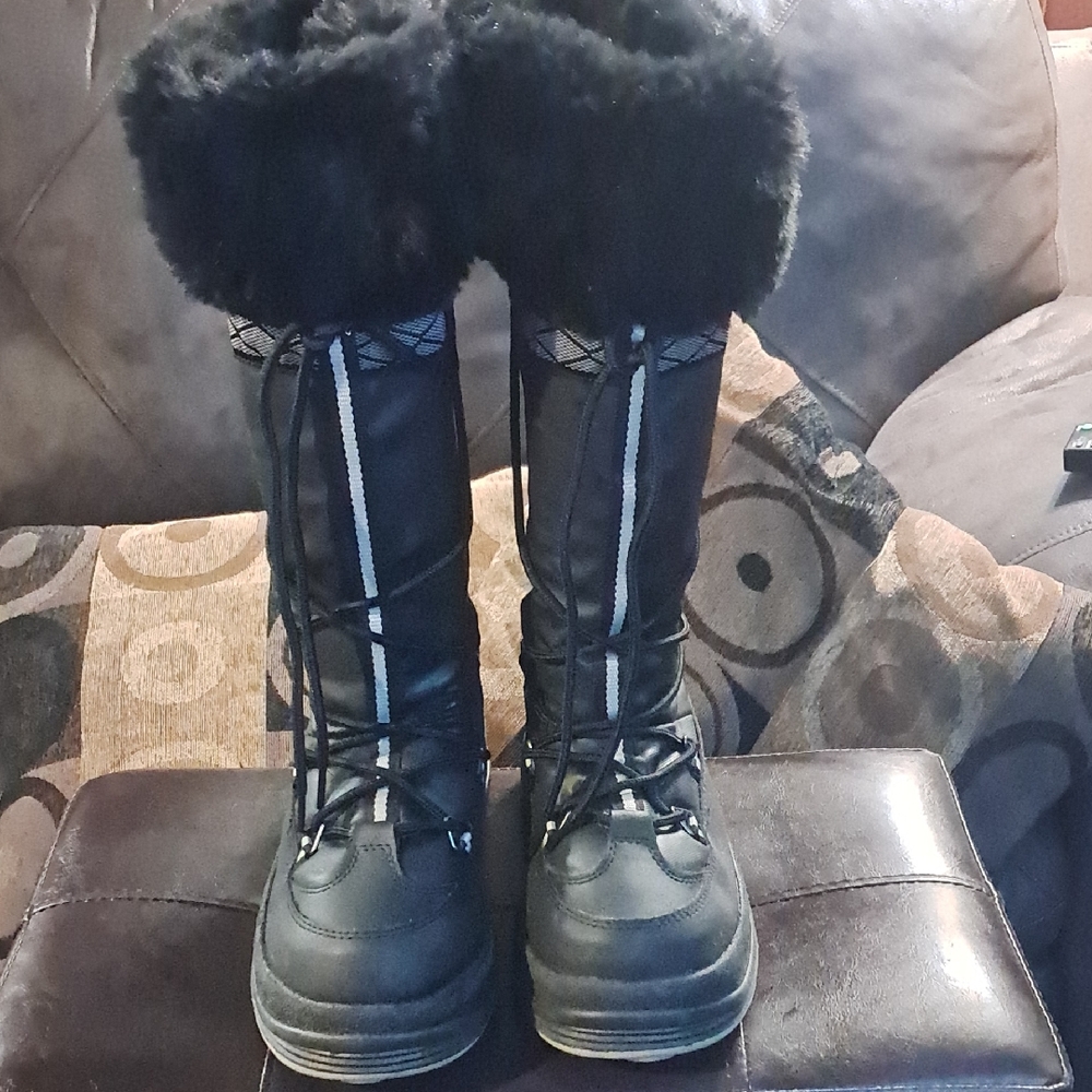Black Fur-Lined Winter Boots